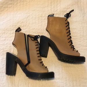 Dr. Martens lace up sandal in tan, size 9.